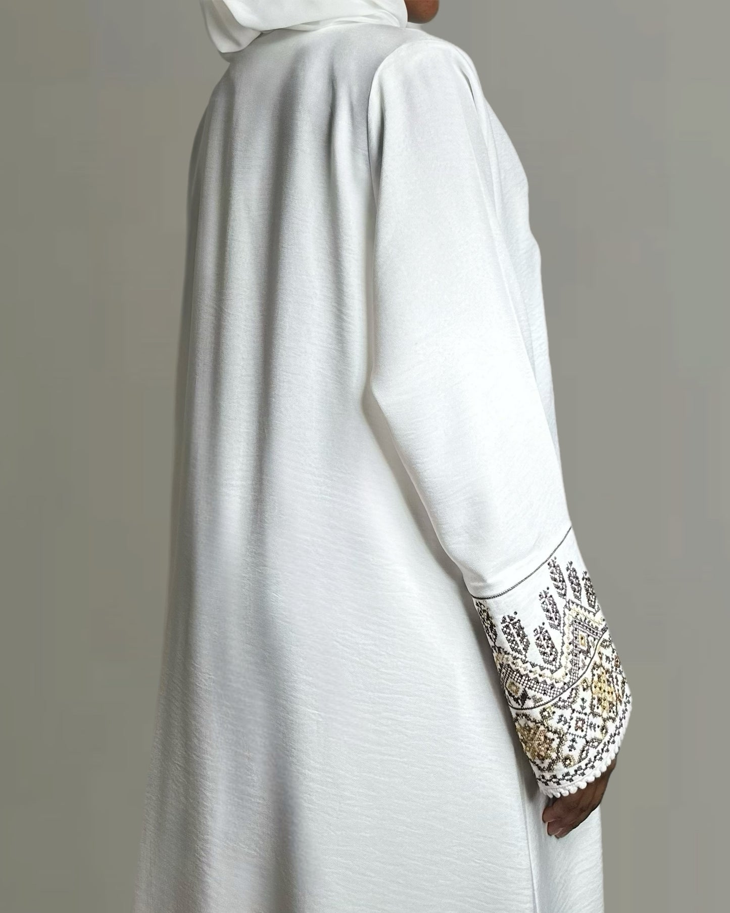 WHITE INTISAAR ABAYA
